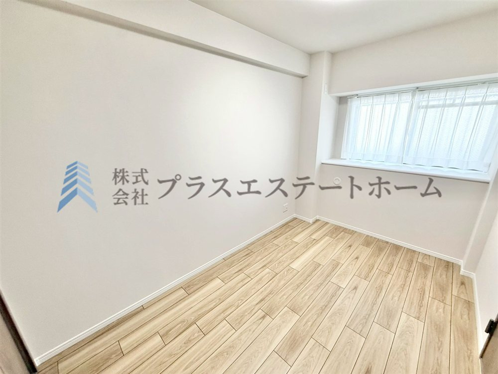 シンプルな洋室でお部屋のコーディネートが楽しめます♪お好みのスタイルに彩ってお気に入りの空間に♪
