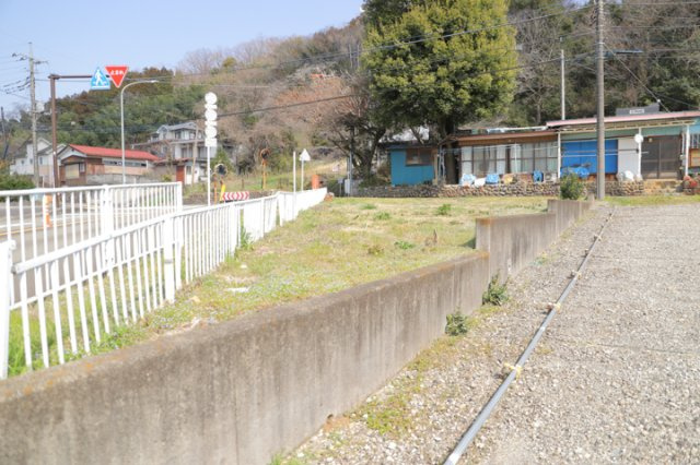 土地を買う際、住む地域の自治体や福祉の補助制度にも注目してみましょう。子供や老人の医療補助やゴミ出しのルールなど、自治体によってルールに大きな違いがあるため、暮らしやすい土地で判断するとよいでしょう。