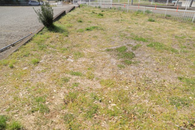 家を建てる前提で土地を探している場合、地盤の丈夫さは譲れない条件の一つです。地盤が脆弱だと追加工事が必要となります。また、過去に地盤沈下や液状化現象を起こした土地は、できるだけ避けた方がいいでしょう。