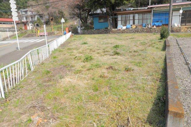 人が暮らすうえで日光は大切な要素となります。日当たりの良さは譲れないポイントですね。併せて近くに大きな建築物の建築予定がないか、あるいはそれが可能な土地が近くにないか事前に確認することもお勧めします。