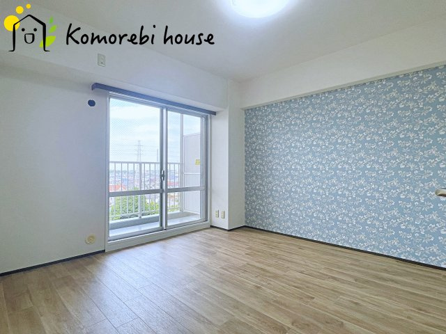 広くて明るい寝室