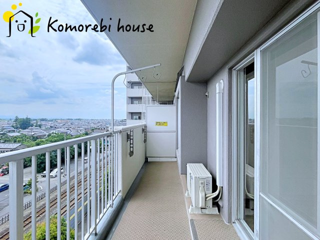バルコニーからの眺めを楽しみながら食事をしませんか