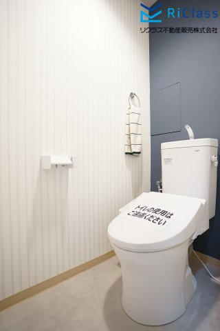 新調のウォシュレット付きトイレです