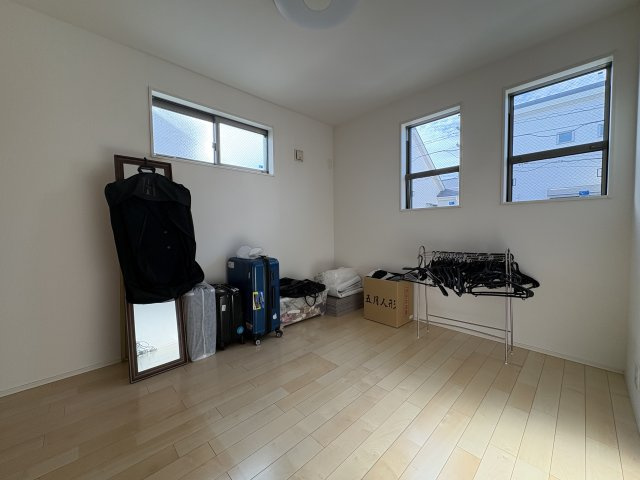 2階北側5.2帖の洋室は子供部屋としてはもちろん、書斎・趣味部屋・収納スペースなど多用途に活用可能です。