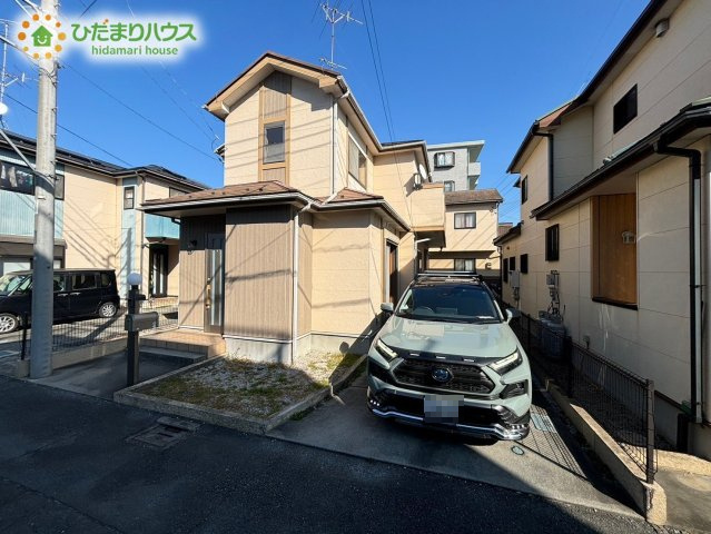 南側からの光をたっぷり取り込める、日当たりが良い好立地のお家です！お隣の建物との間隔がしっかりと空いているため開放感があり、圧迫感を感じることなく毎日を穏やかに過ごすことができます♪