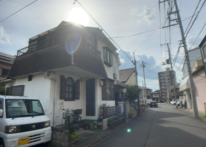 家を建てる前提で土地を探している場合、地盤の丈夫さは譲れない条件の一つです。地盤が脆弱だと追加工事が必要となります。また、過去に地盤沈下や液状化現象を起こした土地は、できるだけ避けた方がいいでしょう。