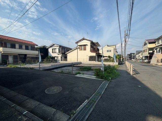徒歩圏内に生活に必要な施設が揃いながらも、穏やかな空気が流れる住宅街。