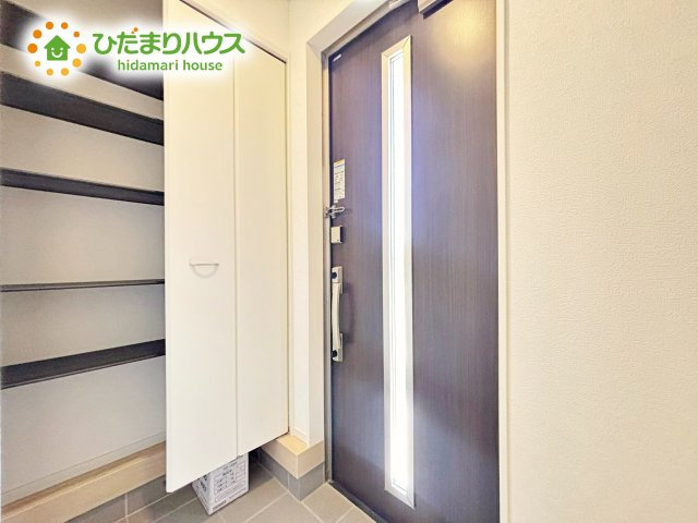 玄関がひろいので親子で並んで仲良く靴が履けますね(^^)/