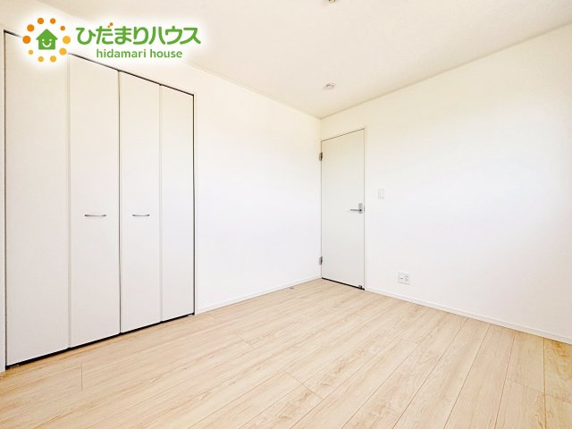 柔らかい陽光が差し込む明るいお部屋を演出する設計。彩光の取れる窓が気持ちの良いお部屋を創り上げます。