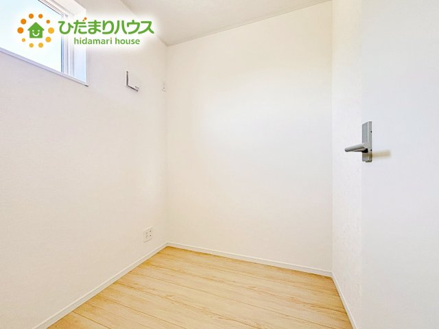 暮らしのちょうど良いところにクローゼットを配置することで家の中がスッキリと片付きます。掃除道具や家族それぞれの小物などを適材適所で収納可能。