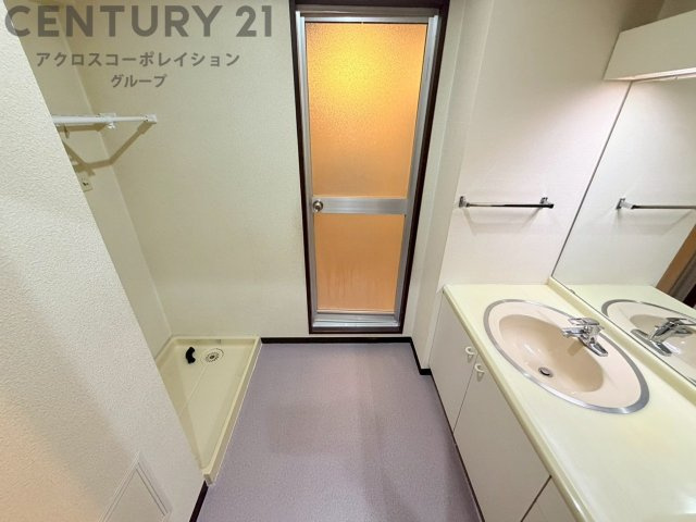 メゾネット2階建、フルリノベーション予定！こちらはリノベ前の写真になります。