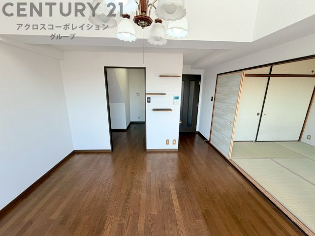 メゾネット2階建、フルリノベーション予定！こちらはリノベ前の写真になります。