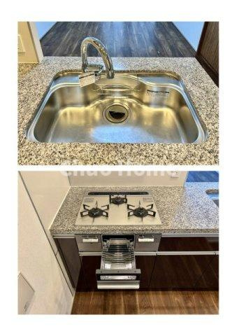 【キッチン水栓】キッチン水栓はシャワーヘッドが伸びますのでシンクの隅々まで届きます。【三ツ口コンロ】奥様に好評な三ツ口コンロと魚焼きグリルです。