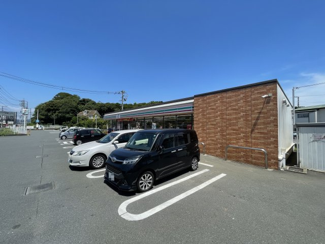 セブンイレブン三浦赤羽根店まで850m（徒歩12分）です。