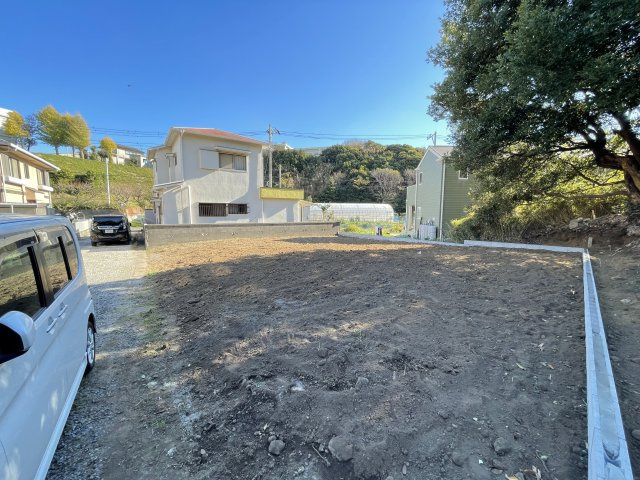 海岸まで徒歩10分の立地にございまして、緑も多くあり静かな場所となっております。