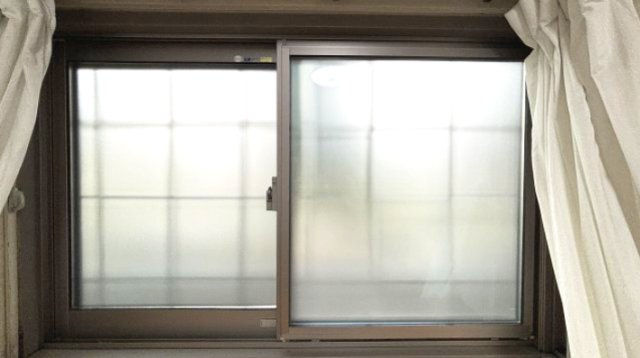 2015年に交換されたガラスサッシは断熱性が高く快適に過ごすとともに、省エネ効果もございます。