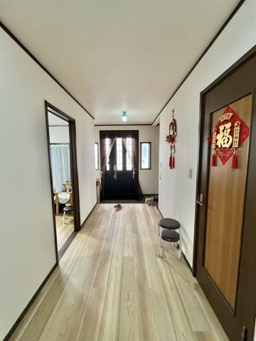 収納もある玄関です