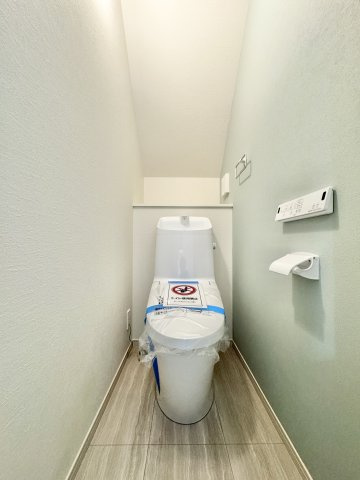 トイレは各階に設置されており、忙しい朝の時間帯もスムーズに使用可能です。　
