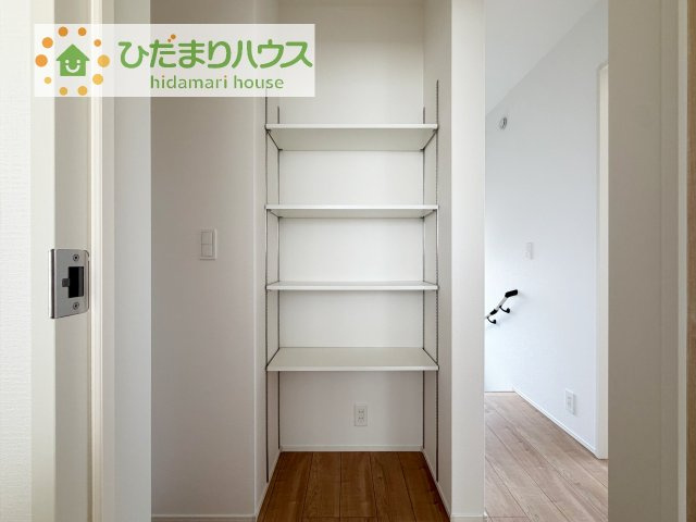 家族みんなで共同で使える便利な廊下収納！
