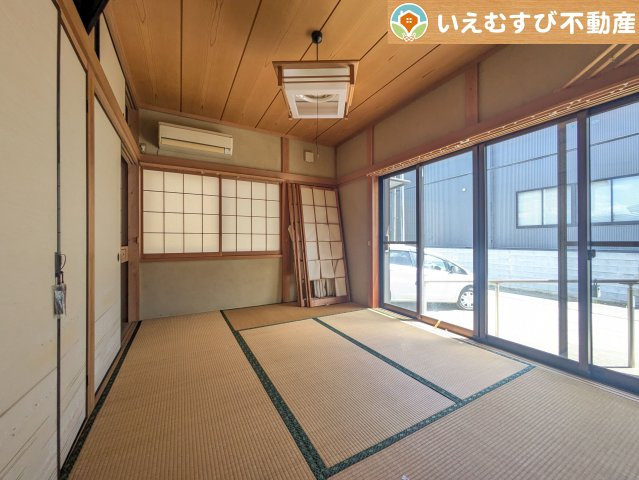 すぐ横になれる和室は、みんながほっと一息つける空間　ちょっとした休憩や来客時、お子様のお世話にも大活躍しそうですね♪