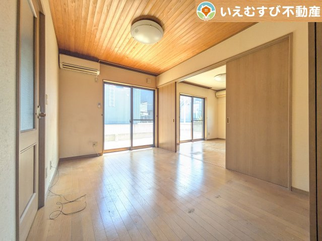 ご家族みんながゆったりくつろげるリビング　ゆとりの空間でくつろいだり遊んだり、家族の時間が楽しみですね♪