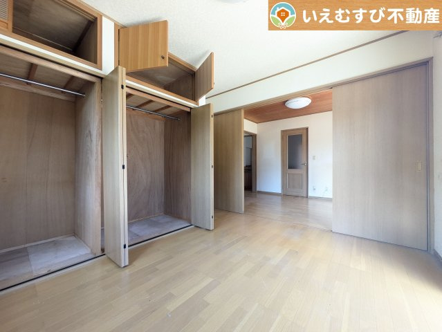 大容量の収納スペースで住空間もスッキリ広々　収納がたっぷり付いていれば、お部屋がすっきり保てて気持ちが良いですね♪