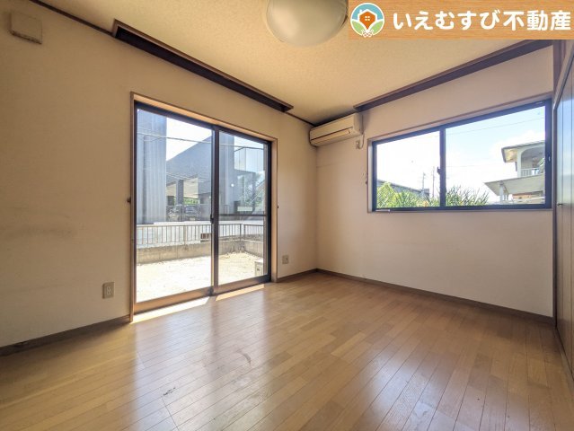 シンプルで明るいお部屋　2面採光で日当り良好！シンプルなお部屋なので自分で家具を選ぶのが楽しみですね！