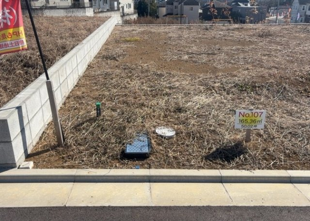 土地を買う際、住む地域の自治体や福祉の補助制度にも注目してみましょう。子供や老人の医療補助やゴミ出しのルールなど、自治体によってルールに大きな違いがあるため、暮らしやすい土地で判断するとよいでしょう。