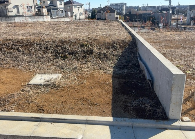 隣家の土地はどうなっているのか、生活利便施設が近くにあるのか、学校まで近いかなど、お客様のライフスタイルにあわせたイメージが重要です。また、近くにあると困る施設が近くにないかも確認するといいでしょう。