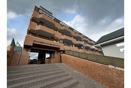 ライオンズマンション岸根公園の外観