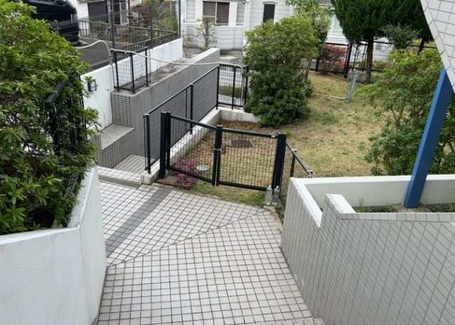 マンションのエントランスには、もともと風よけや防犯の役割がありますが、マンションによって宅配ボックスなどの設備が備わっている所もあります。日々の生活をイメージしながら生活しやすさをチェックしましょう。