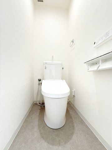 明るく清潔感のあるトイレ♪　毎日快適に使用できます