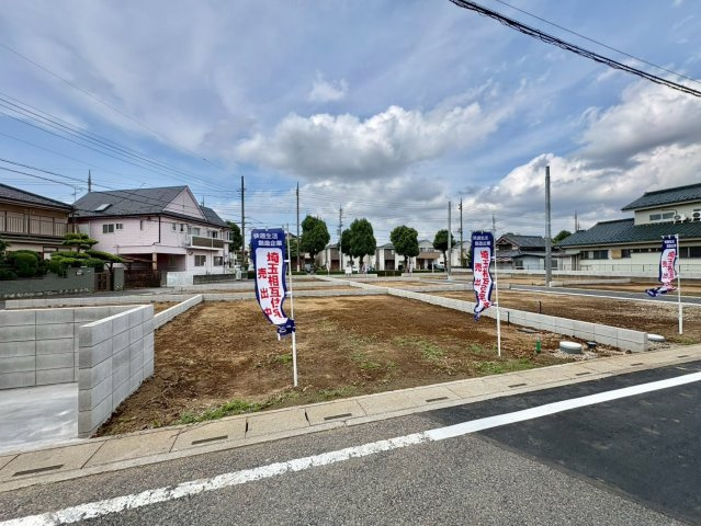 全10区画　　間取り・外観・設備まで自由にプランニング可能。暮らし方に合わせた住まいをご提案できます。花田小学校まで徒歩約4分(270ｍ)、毎日の通学がしやすい住環境です。