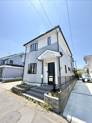 「北越谷駅」までバス25分、バス停「ゆめみ野東」まで停歩約5分。土地面積100.00？（約30.25坪）で駐車スペースは2台確保してあります。