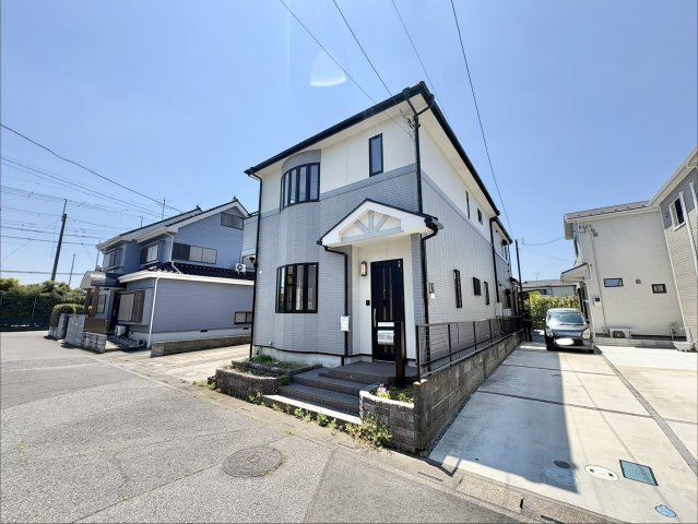 「北越谷駅」までバス25分、バス停「ゆめみ野東」まで停歩約5分。土地面積100.00？（約30.25坪）で駐車スペースは2台確保してあります。