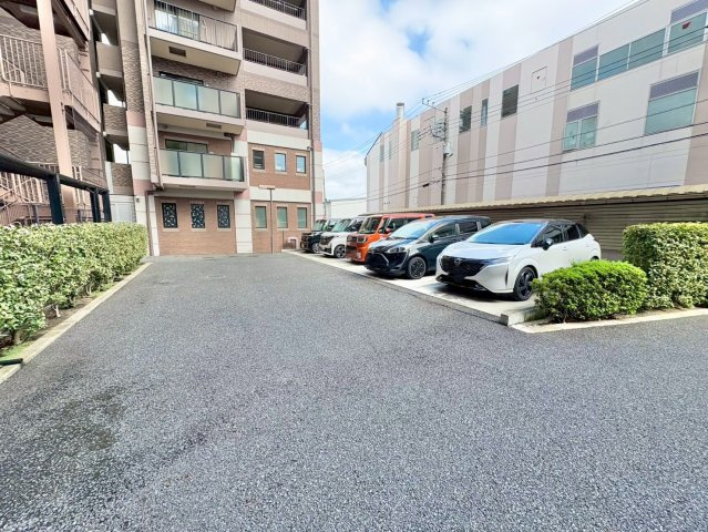 駐車場/空有　月額：12000円～14000円(2025年12月10日現在)　※施設空き状況は管理会社の要確認