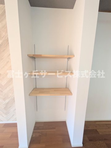 キッチン横の収納です