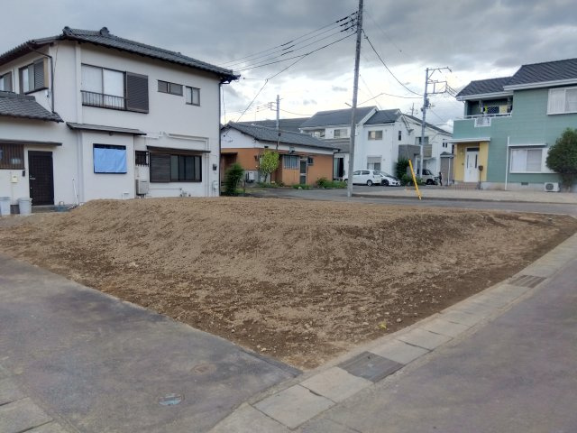 スーパー・ドラッグストアも近くにあります。生活利便性が高くなっています。