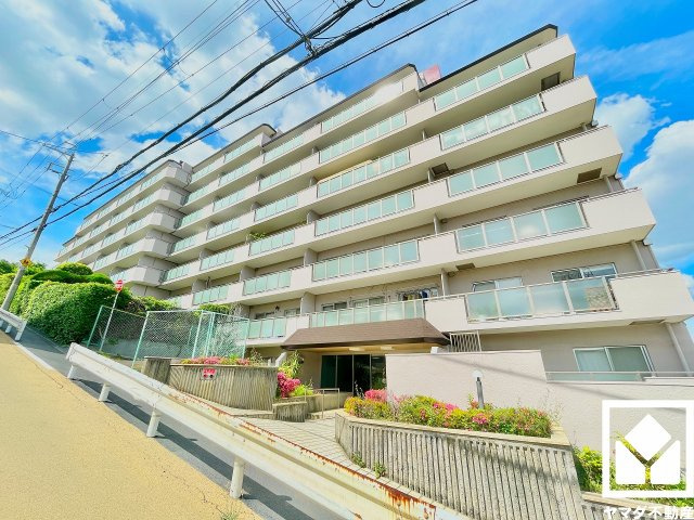 室内洗濯機置場がございますので、天候に左右されず洗濯していただけます。