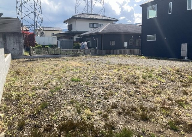 隣家の土地はどうなっているのか、生活利便施設が近くにあるのか、学校まで近いかなど、お客様のライフスタイルにあわせたイメージが重要です。また、近くにあると困る施設が近くにないかも確認するといいでしょう。
