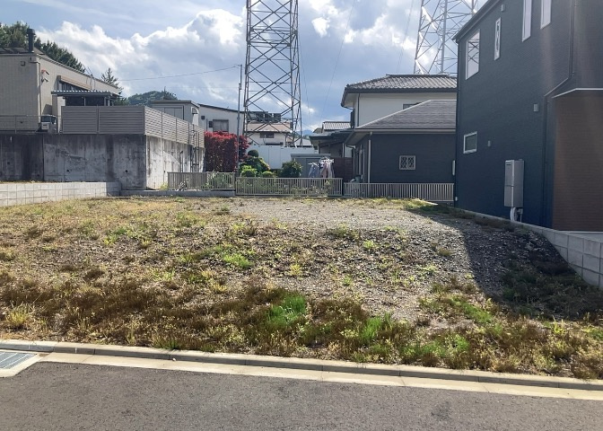 人が暮らすうえで日光は大切な要素となります。日当たりの良さは譲れないポイントですね。併せて近くに大きな建築物の建築予定がないか、あるいはそれが可能な土地が近くにないか事前に確認することもお勧めします。