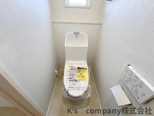 白を基調とした清潔感のあるトイレ◇