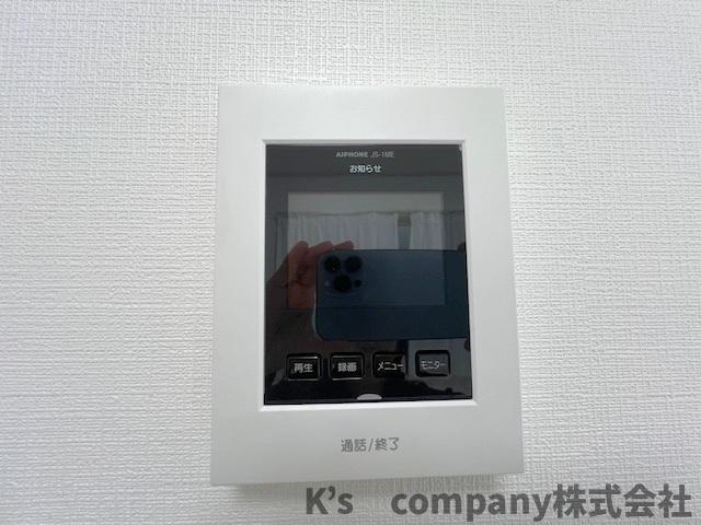 訪問者の顔が確認できるモニター付きインターフォン☆