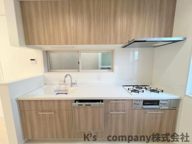 吊戸棚収納には普段使いの少ない調理家電や調理器具などの保管に便利です◇