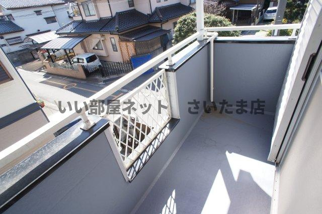 2F南側の洋室のバルコニーです。令和5年9月に防水処理を行っております。