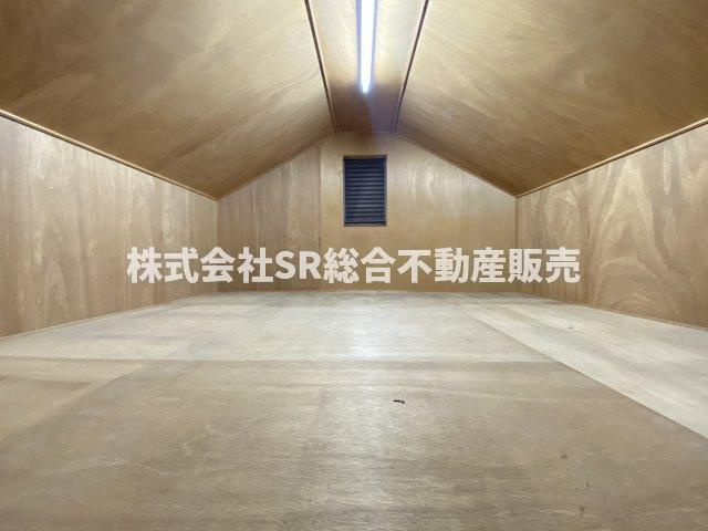 容量たっぷりの屋根裏収納がございます！