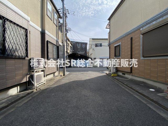 前面道路含む現地写真です