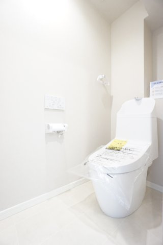温水洗浄便座付きトイレ交換済みです♪