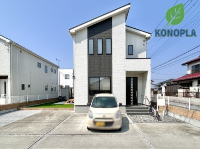 ■外観｜広々とした駐車スペースで楽々駐車可能！お買い物後もスムーズにお荷物を運べます♪