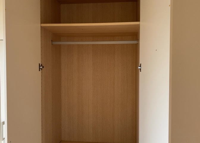 デザイン性を重視しすぎて収納が少なかった！なんてことにならないため、事前に現地で収納の数を確認しておくことをお勧めします。クローゼット以外にも床下収納や屋根裏収納、パントリーなどもチェックしましょう。